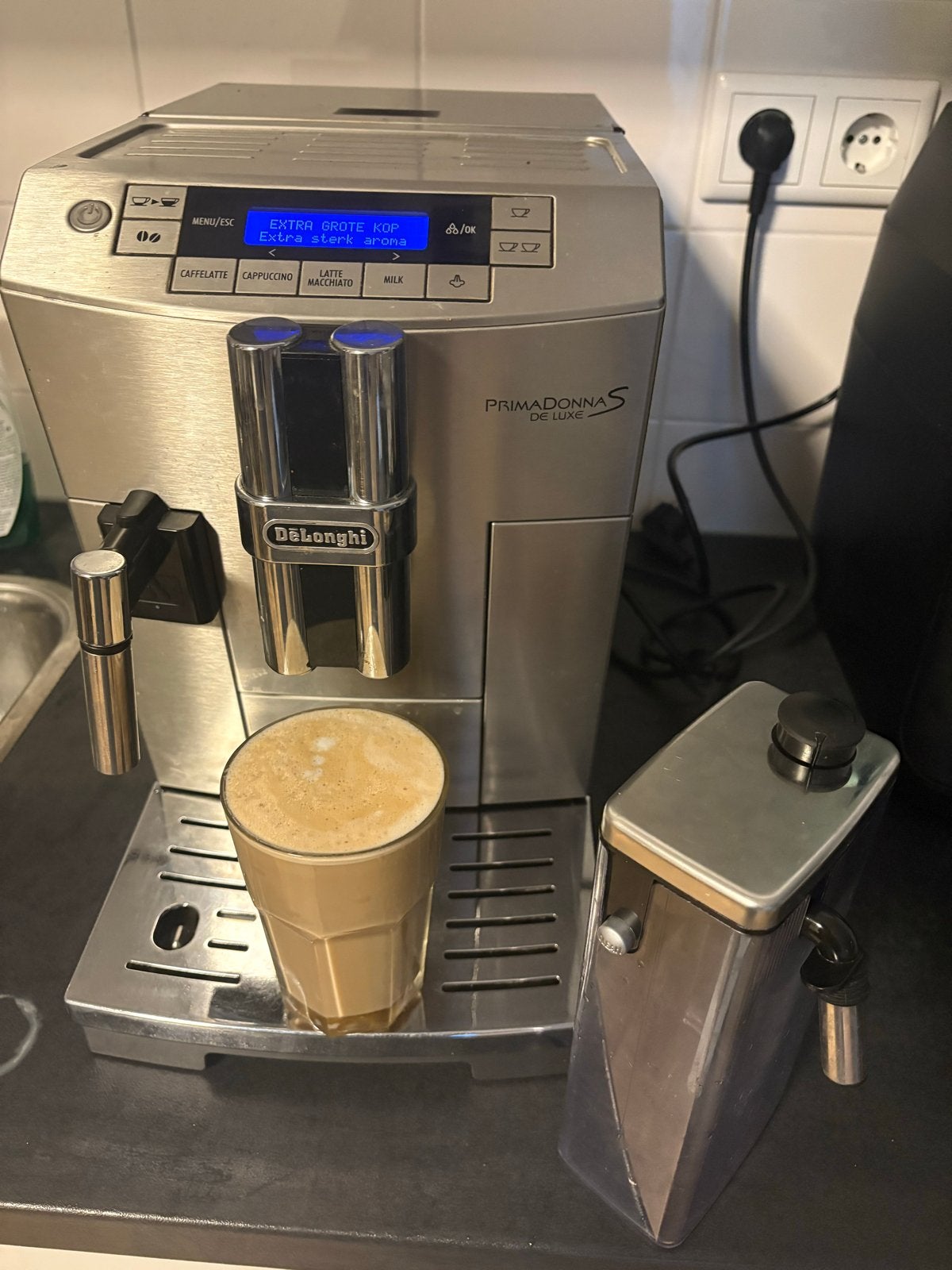 De'Longhi PrimaDonna S ECAM 26.455.M - Gereinigd & Ontkalkt