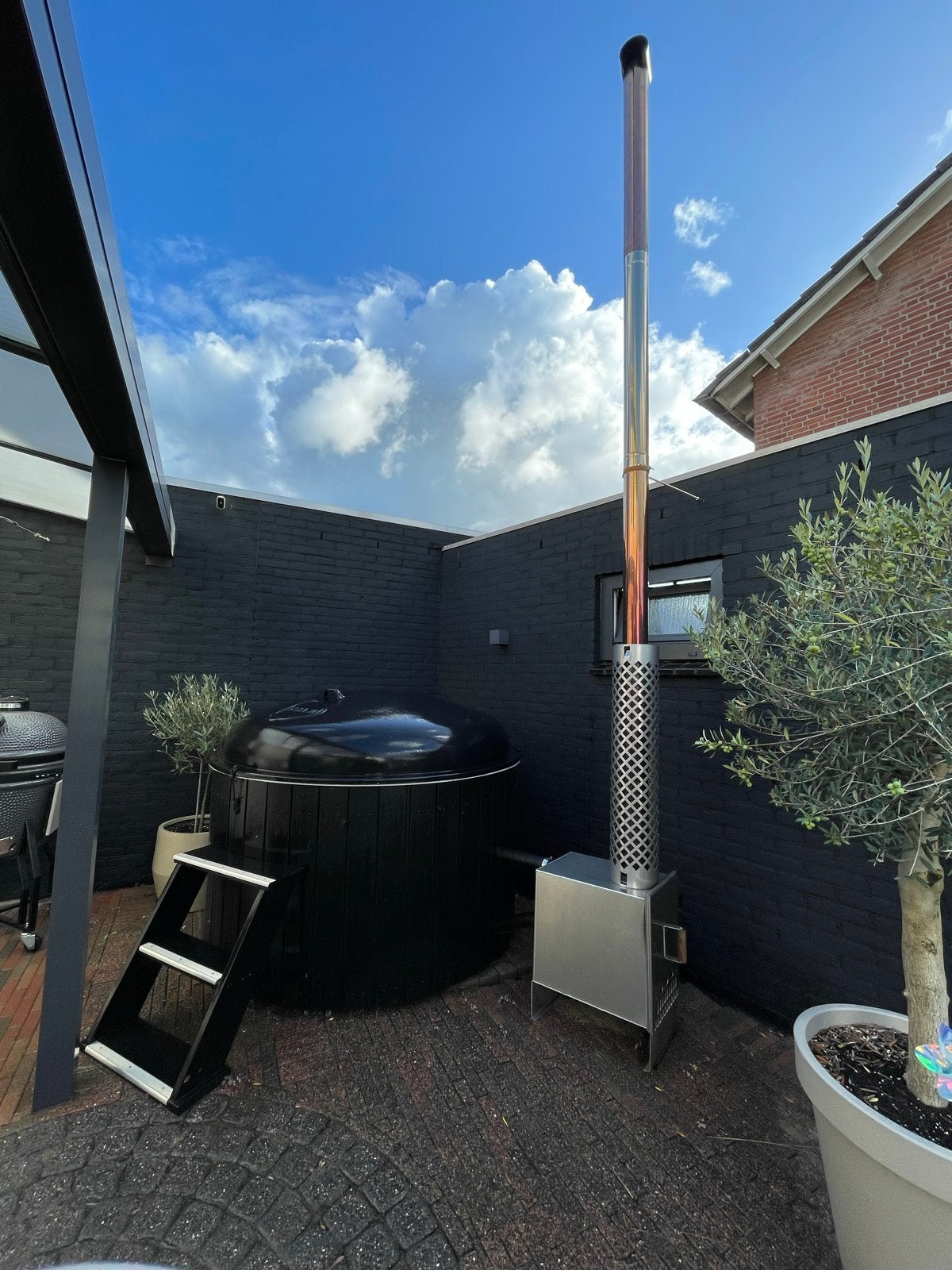Welvaere hottub 175 cm met externe kachel + hout, Tuin en Terras, Ophalen, Zo goed als nieuw, Afdekzeil, Vast