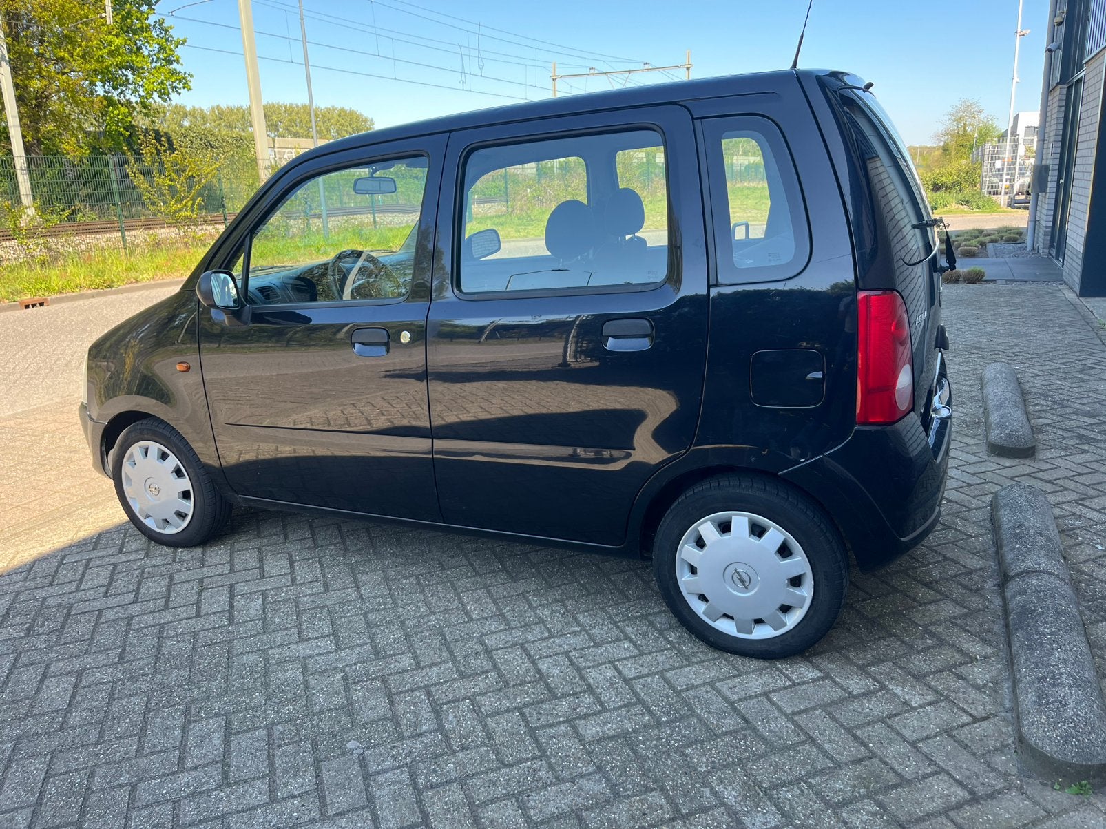 Opel Agila 1.0 2004 Zwart, Voorwielaandrijving, Stof, Zwart, Origineel Nederlands
