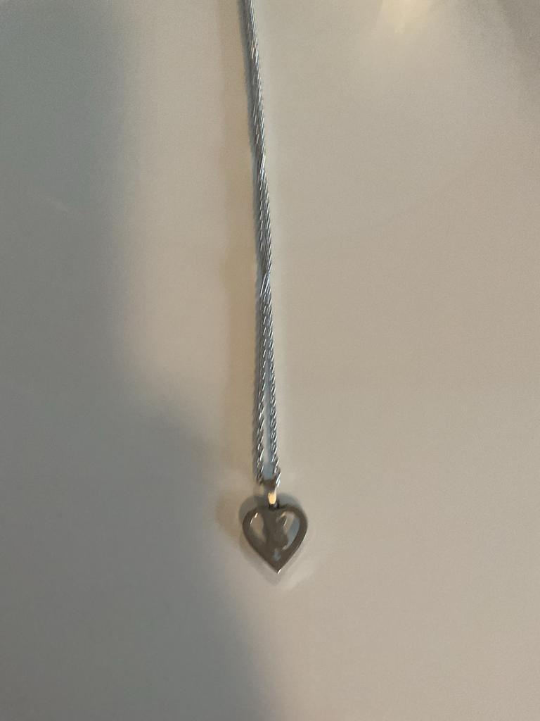 Zilverkleurige ketting met hartvormige hanger playboy, Sieraden, Tassen en Uiterlijk, Kettingen, Ophalen of Verzenden, Gebruikt