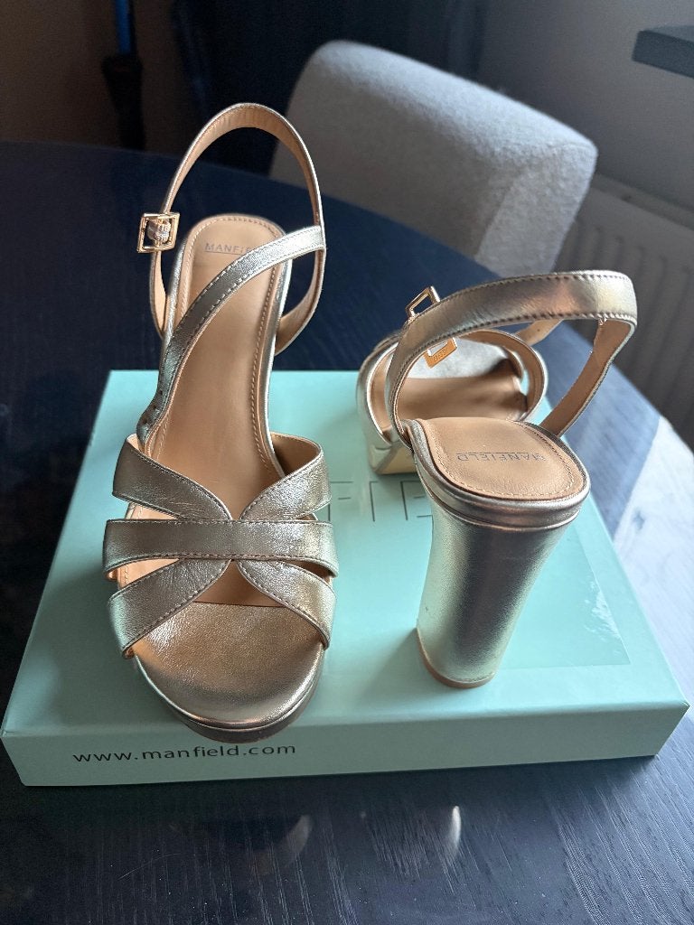 Schoenen, Overige kleuren, Ophalen of Verzenden, Zo goed als nieuw, Schoenen met hoge hakken