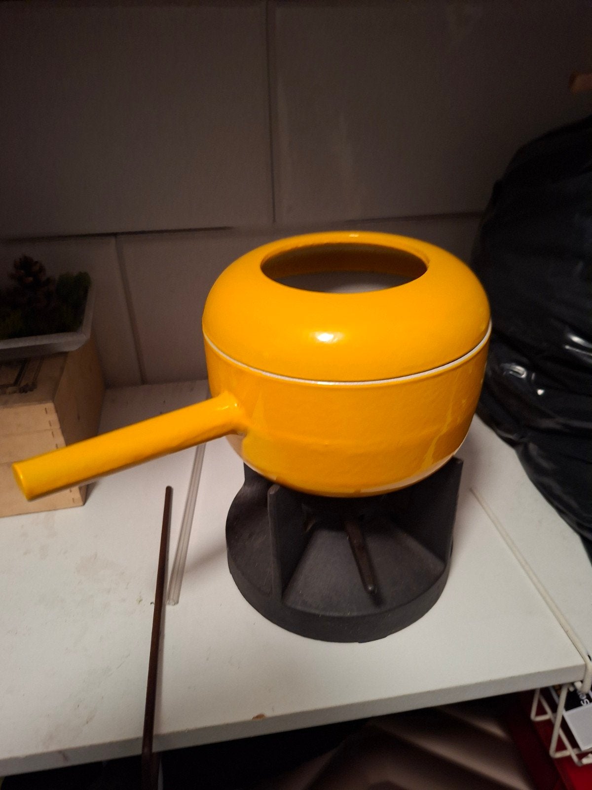 Retro Fonduestel - gietijzer- Gele Fonduepan met Brander, Ophalen of Verzenden, Gebruikt, Brander, Fondueset