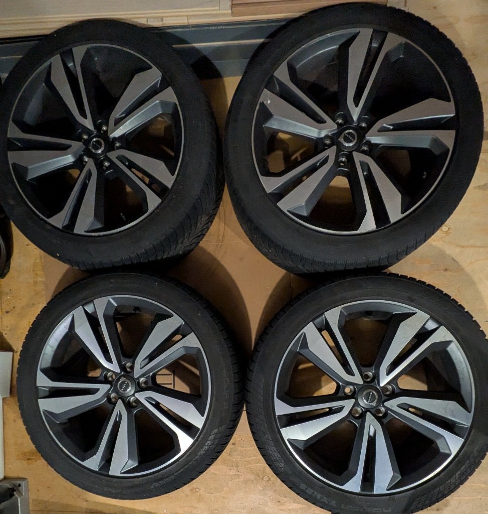 Volvo 19 inch velgen met Nokian winterbanden, Gebruikt, Banden en Velgen, Winterbanden, 235 mm