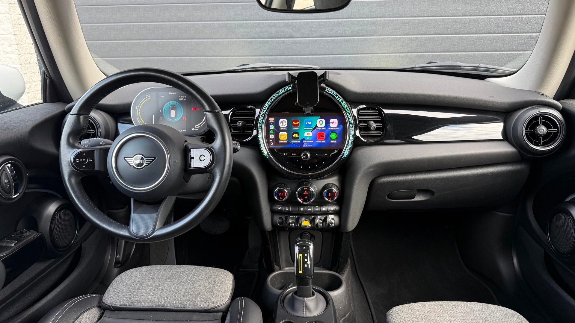 Mini Electric L33 kWh Premium | 96% SOH | CarPlay | Stoelver, Auto's, Gebruikt, Zwart, Leder en Stof, 184 pk