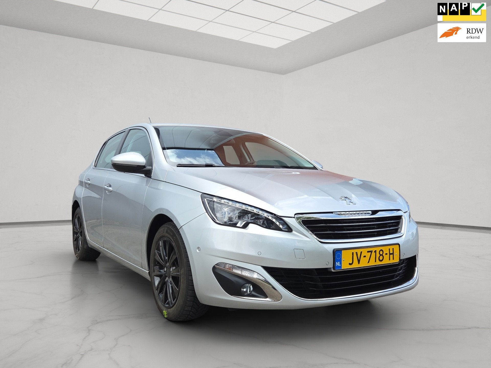 Peugeot 308 1.2 PureTech Allure, Auto's, Peugeot, Stof, Gebruikt, 1199 cc, 610 kg