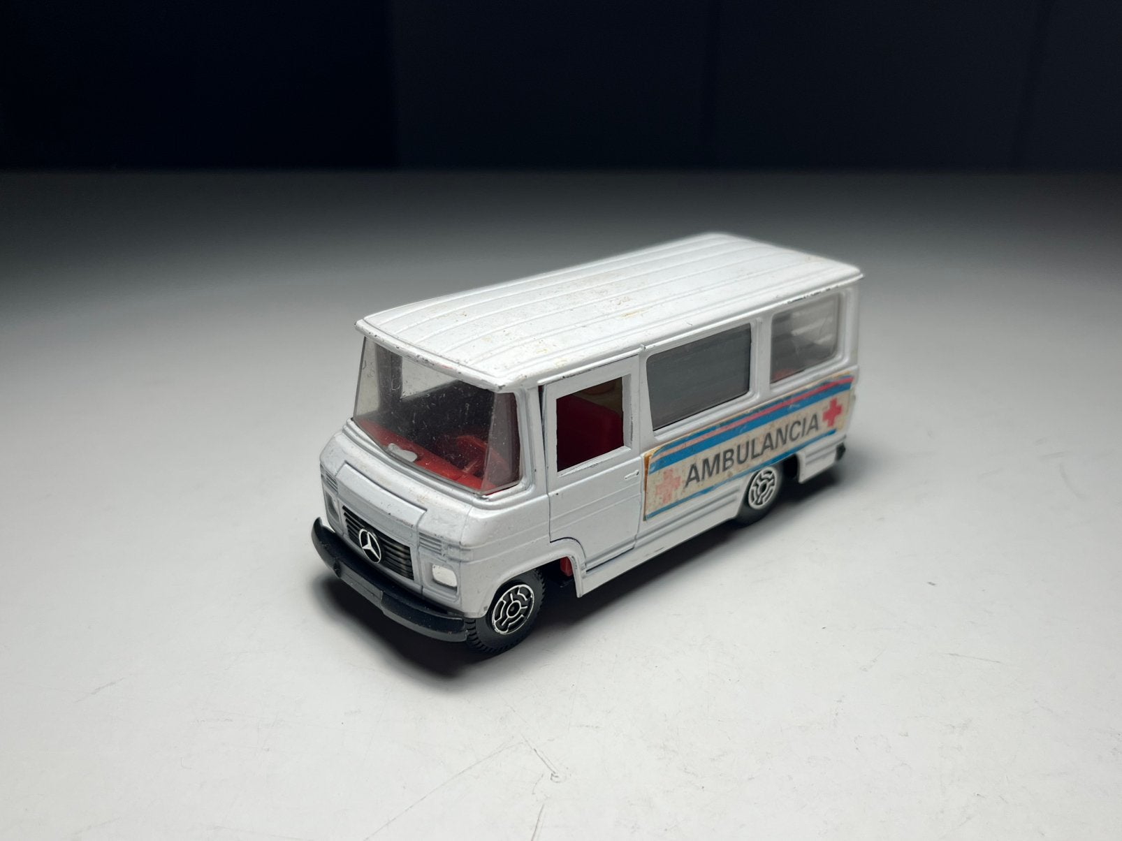Guisval - Mercedes-Benz Ambulancia - Schaal 1:43, Hobby en Vrije tijd, Ophalen of Verzenden, Gebruikt, Auto, Overige merken