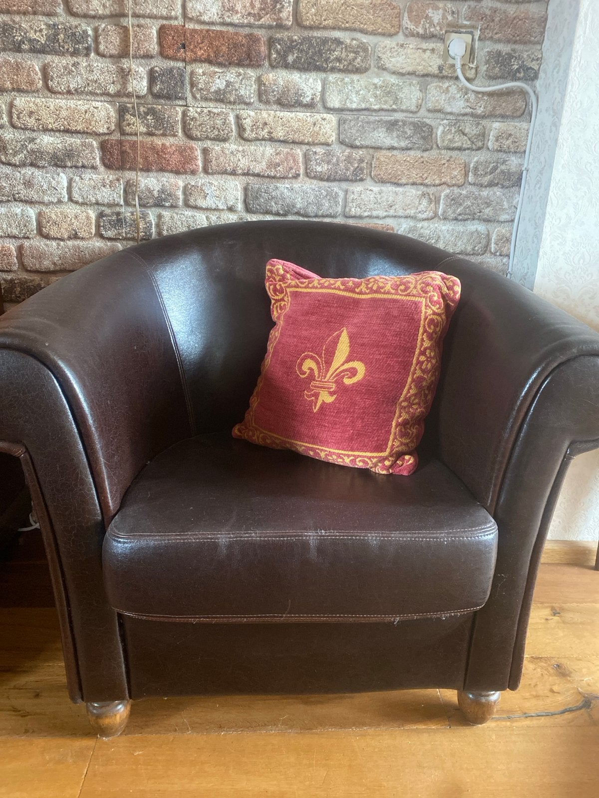 Comfortabele bruine leren fauteuil met kussen, Ophalen of Verzenden, Gebruikt, Leer, 75 tot 100 cm