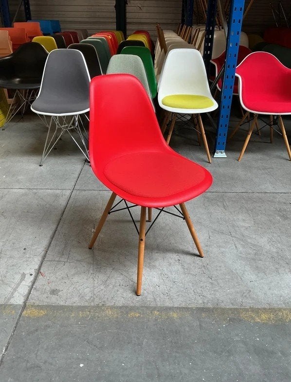 Vitra Eames Plastic Chair DSW | Eetkamerstoel | Rood, Huis en Inrichting, Gebruikt, -, Ophalen of Verzenden, Rood