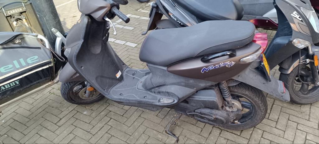 Yamaha Neos 2016 9000km, Fietsen en Brommers, Scooters | Overige merken, Ophalen of Verzenden, Zo goed als nieuw, Benzine