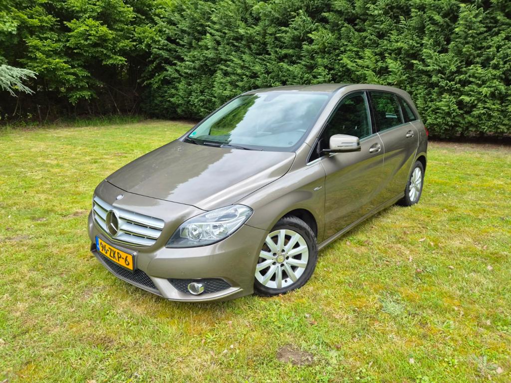 Mercedes B180 Autom. | Cruise | Stoelverw. | PDC | Park ass., Auto's, Zwart, 4 cilinders, Bruin, 122 pk