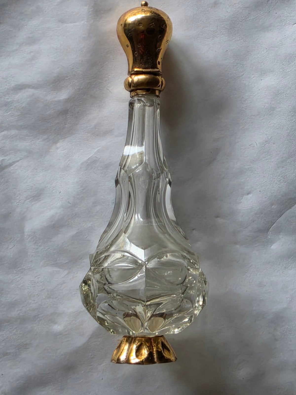 Kristal Parfum flesje met gouden dopje en voetje, Antiek en Kunst, Ophalen of Verzenden