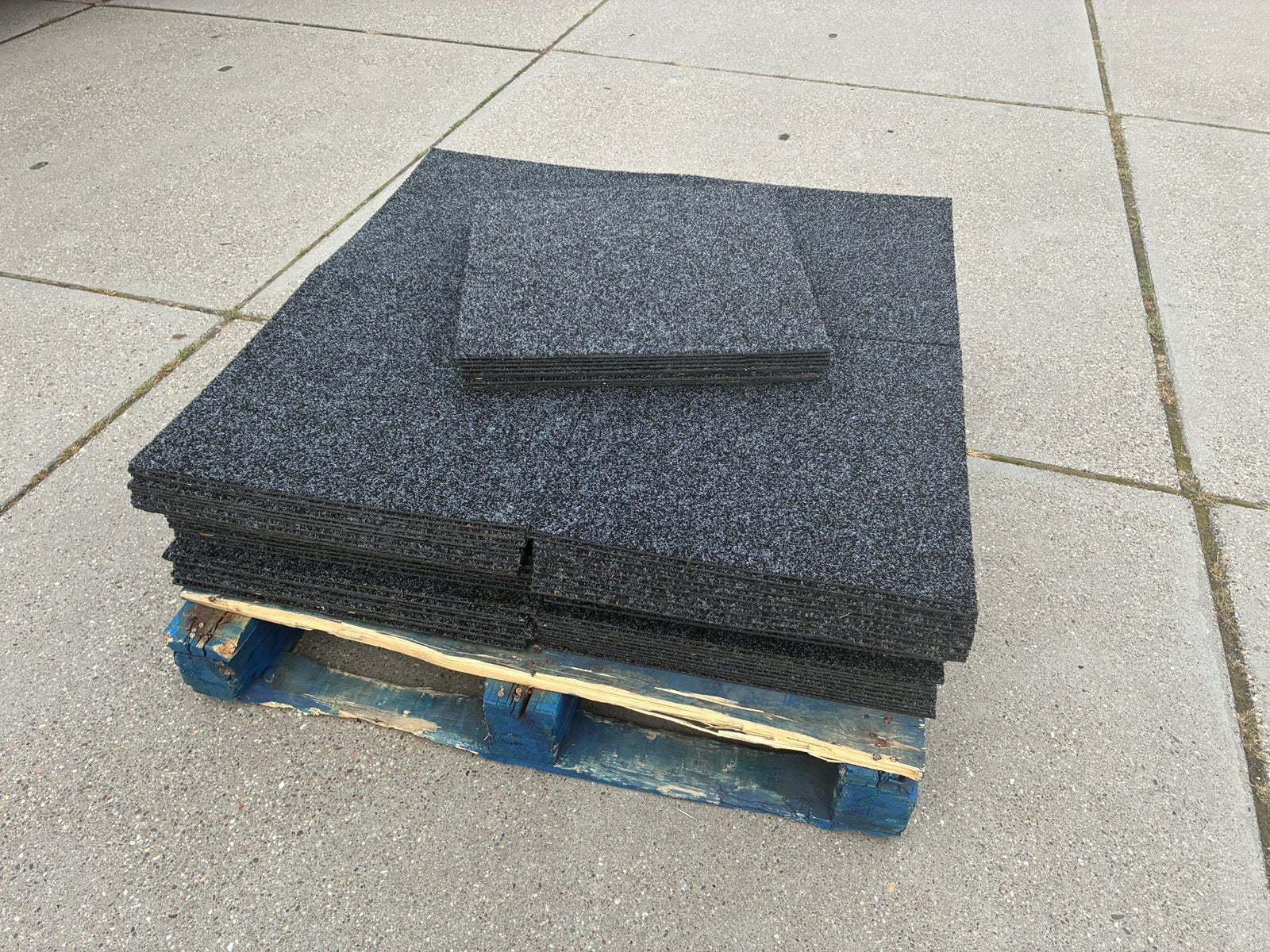 Grijze tapijttegels 100x100cm en 50x50cm, Huis en Inrichting, Stoffering | Vloerbedekking, Ophalen, Grijs, Zo goed als nieuw, Tapijttegels