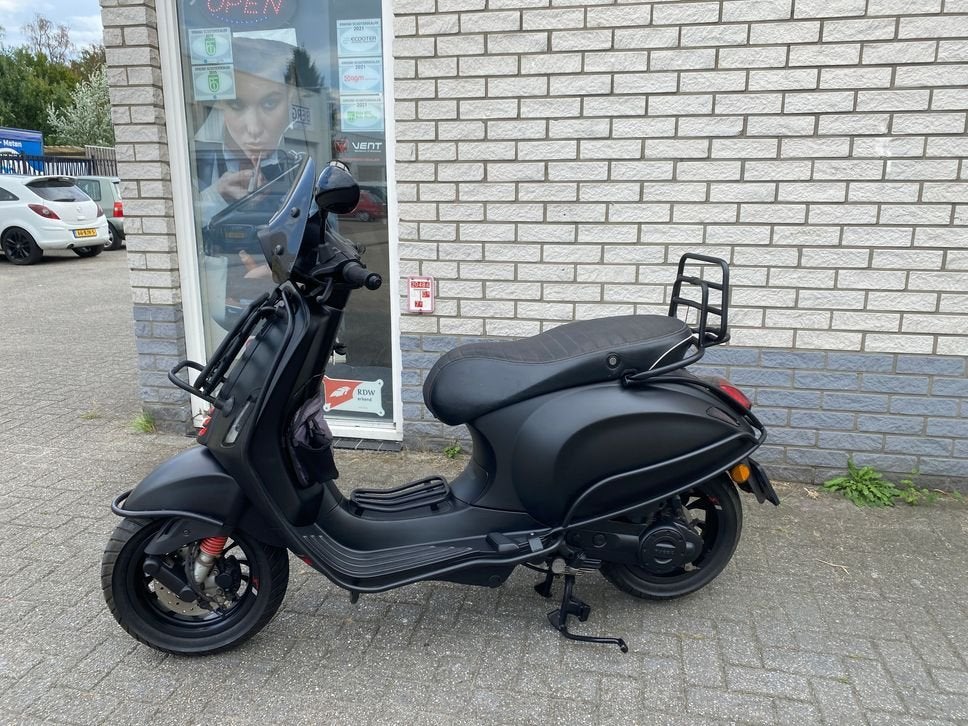 GAVE VESPA SPRINT S 45KM 4-TAKT BROM MAT BLACK 8.000KM BJ202, VESPA, Onbekend, Onbekend