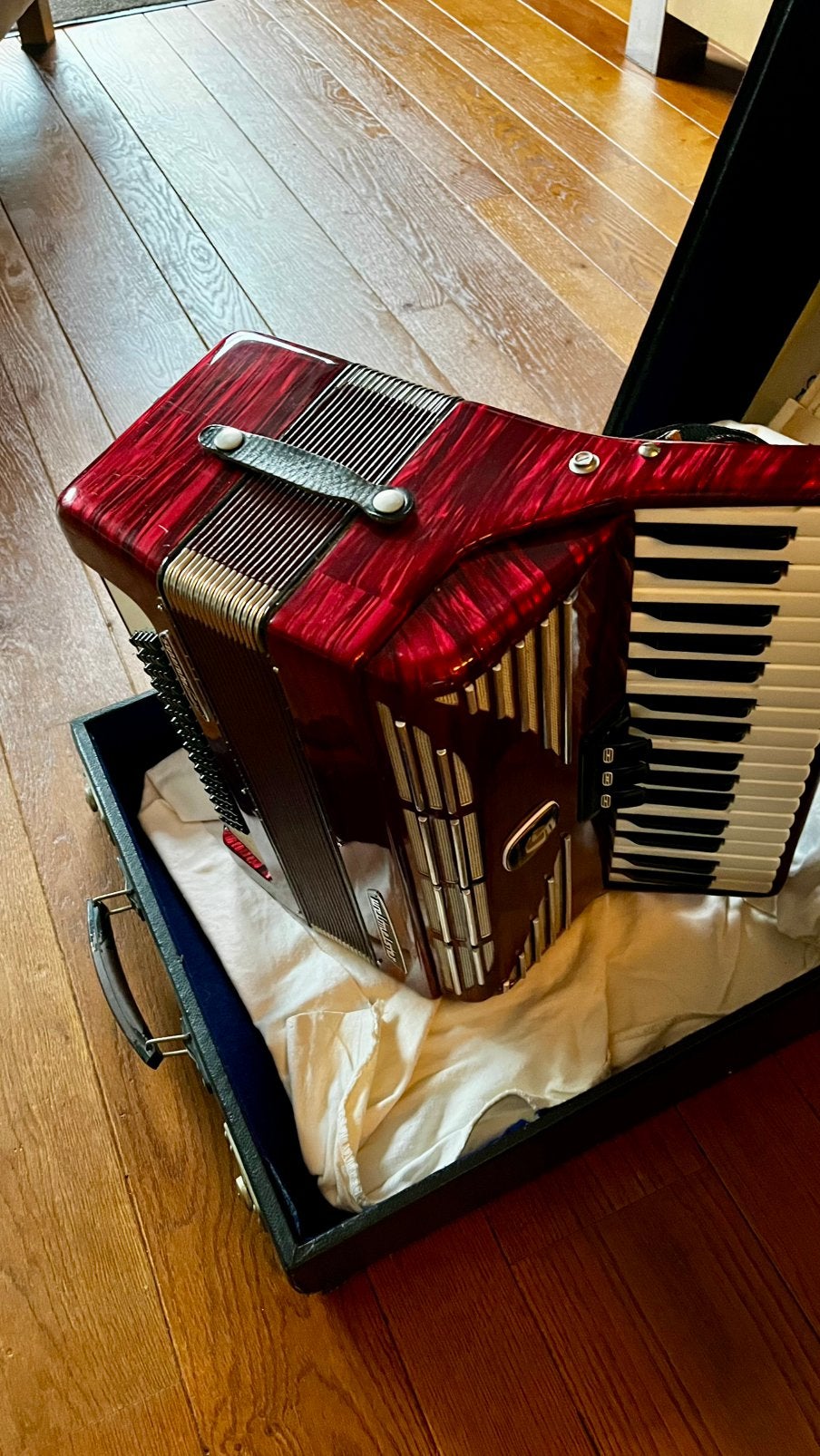 Foto 5 van Weltmeister Seperato Standard 80 Bas accordeon incl.  koffer