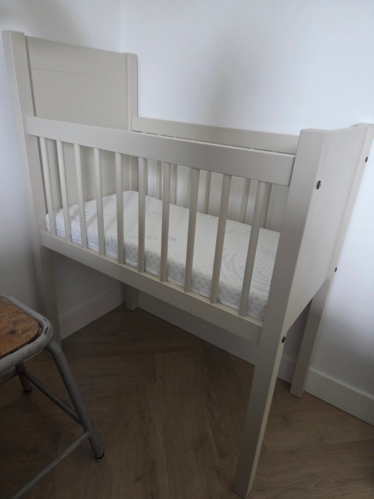Wieg Kidsmill inclusief matras, Kinderen en Baby's, Babywiegjes en Ledikanten, Ophalen, Zo goed als nieuw, Wieg