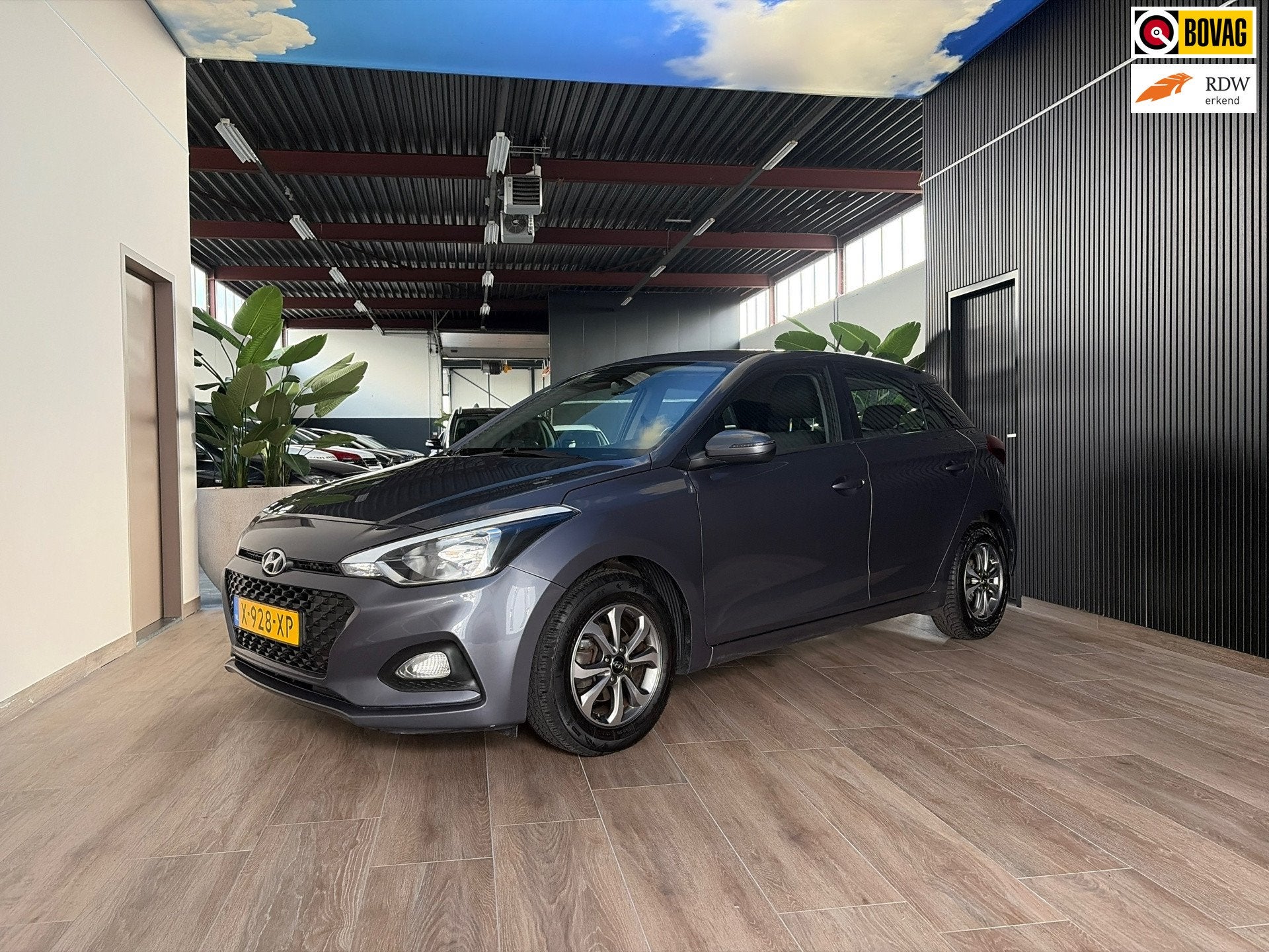 Hyundai I20 1.2 / 4 cilinder motor. Premium/ Carplay / Camer, Dealer onderhouden, 4 cilinders, Bedrijf, Handgeschakeld