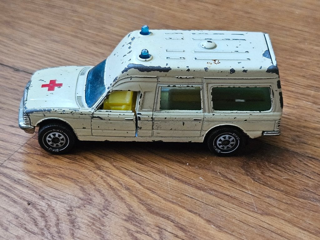 Vintage SIKU Mercedes-Benz Ambulance (Binz), Hobby en Vrije tijd, Modelauto's | 1:50, Gebruikt, Auto, SIKU, Ophalen of Verzenden