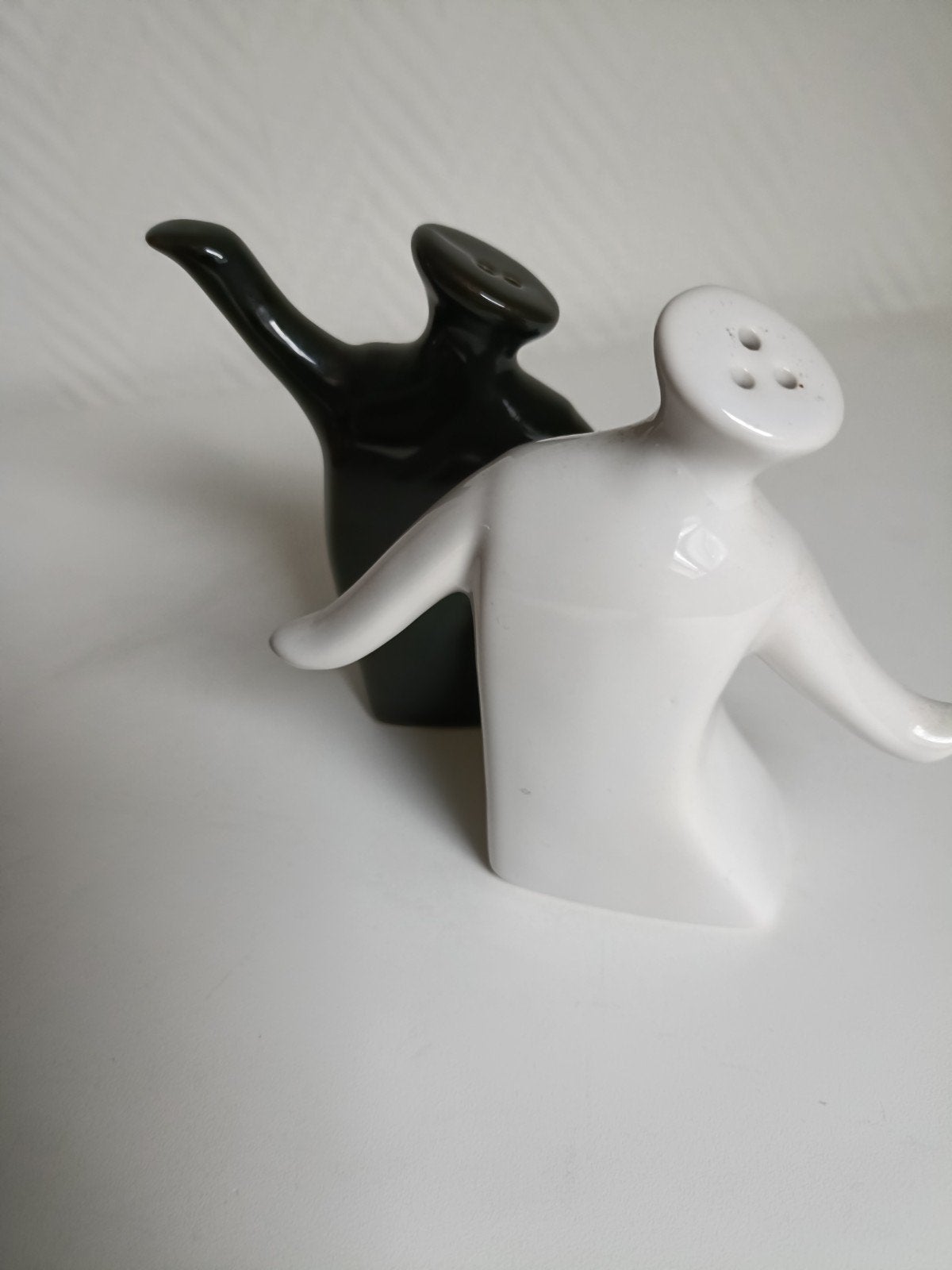 Uniek Peper- en Zoutstel - Dansende Figuurtjes, Overige typen, Ophalen of Verzenden, Zo goed als nieuw, Steen/keramiek