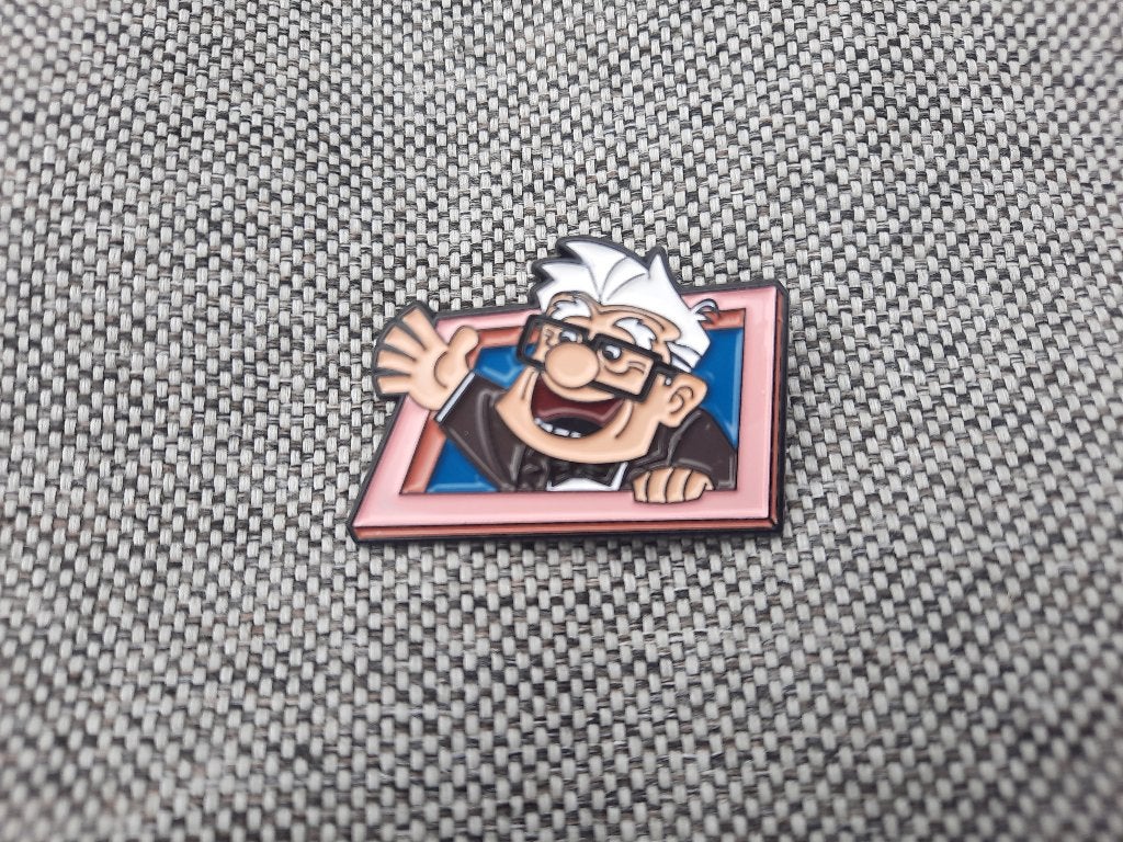 1 leuke pin van Carl Fredricksen uit de tekenfilm Up te koop, Ophalen of Verzenden, Nieuw, Overige onderwerpen, Speldje of Pin