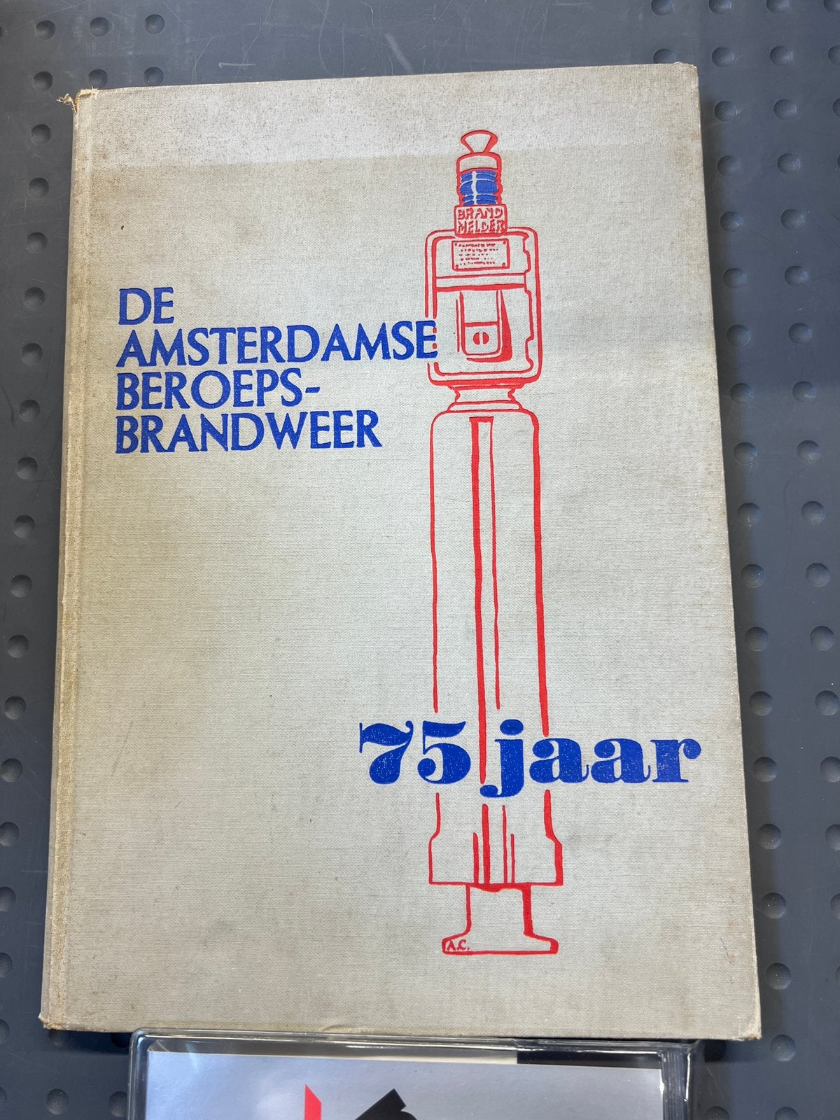 De Amsterdamse Beroepsbrandweer 75 jaar, Ophalen of Verzenden, Gelezen
