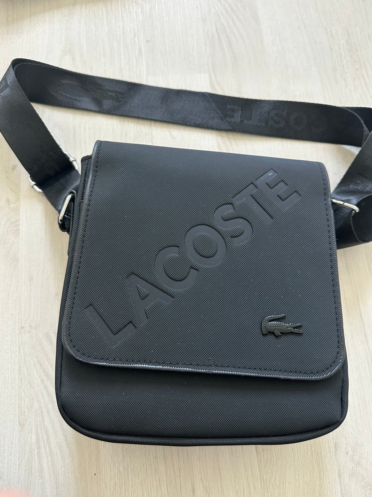 Nieuwe Lacoste schoudertas - Zwart, Sieraden, Tassen en Uiterlijk, Tassen | Schoudertassen, Ophalen of Verzenden, Nieuw, Zwart