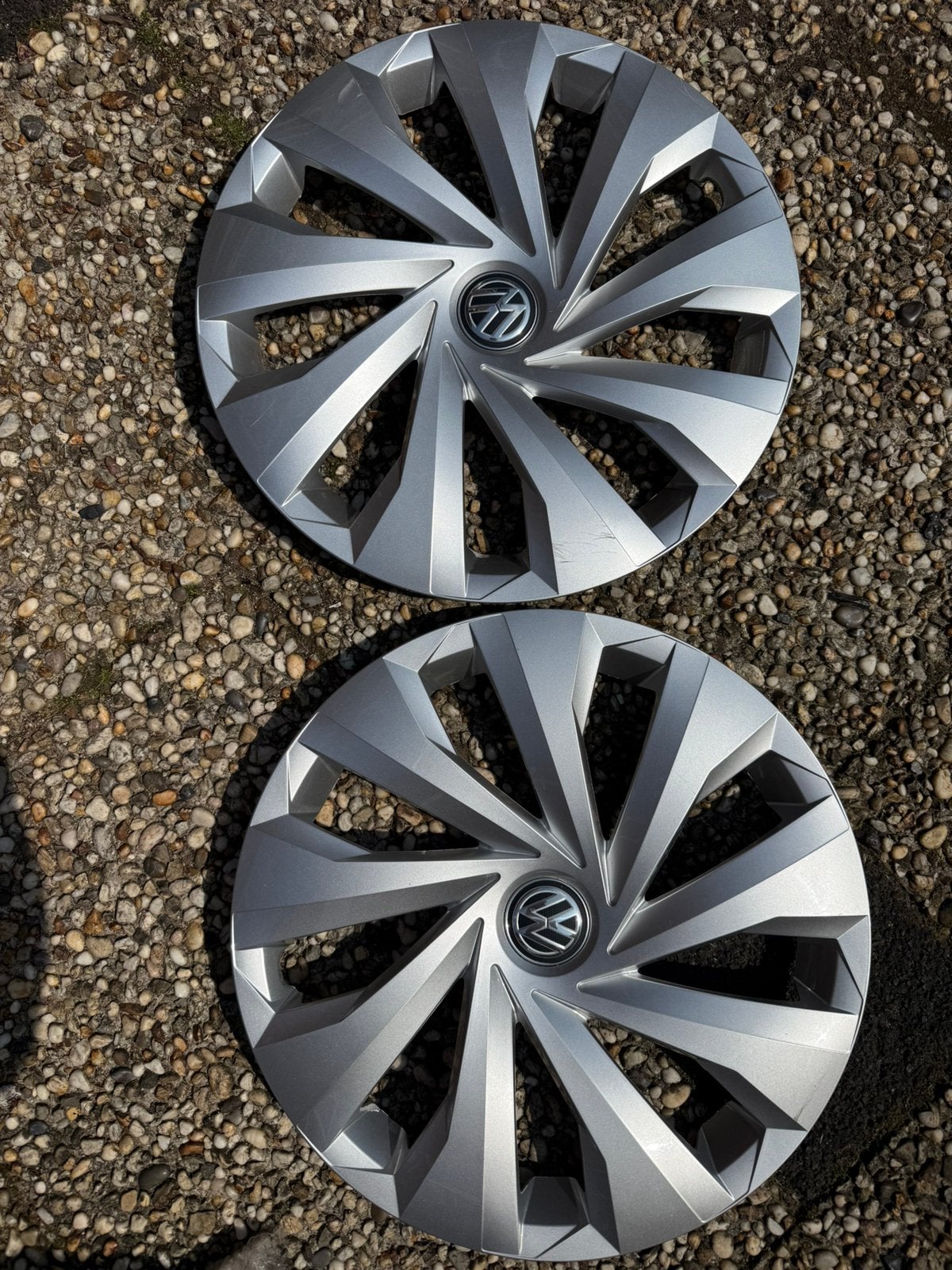 2 Originele VW 15 inch wieldoppen, Auto diversen, Wieldoppen, Ophalen, Gebruikt