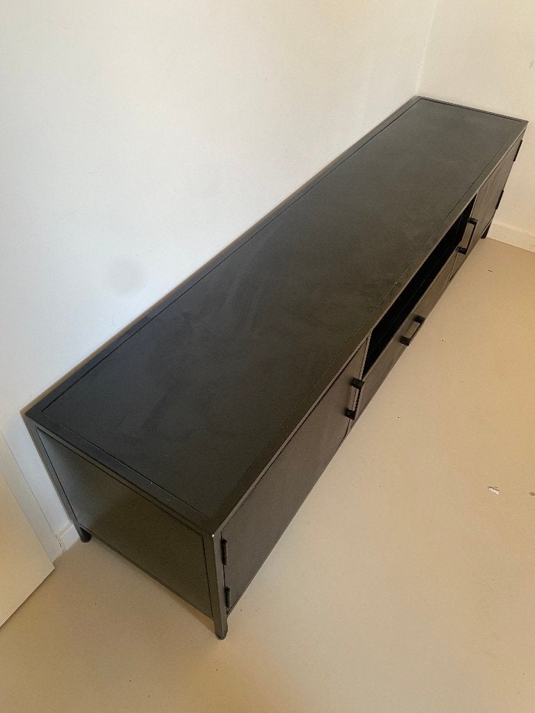 Metalen industriële TV meubel, Ophalen, 150 tot 200 cm, Zo goed als nieuw, Minder dan 100 cm