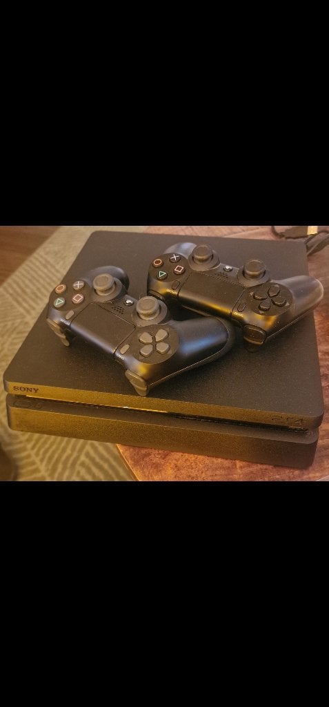 Foto 2 van Playstation 4slim 1 t