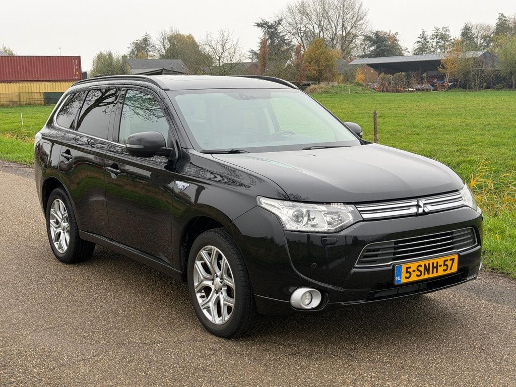 Mitsubishi Outlander 2.0 PHEV Instyle NIEUWE APK 05-2027 Air, Auto's, Mitsubishi, Zwart, 4 cilinders, Zwart, Vierwielaandrijving