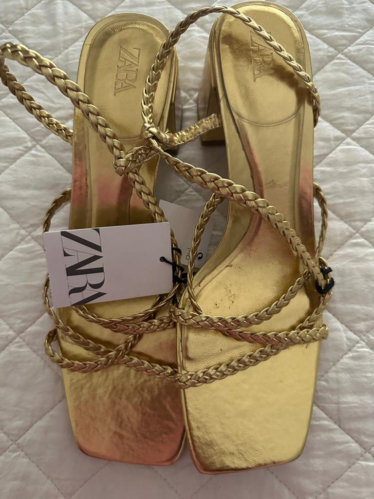 Zara Gouden Sandalen met Gevlochten Bandjes, Ophalen of Verzenden, Nieuw, Overige kleuren, Sandalen of Muiltjes