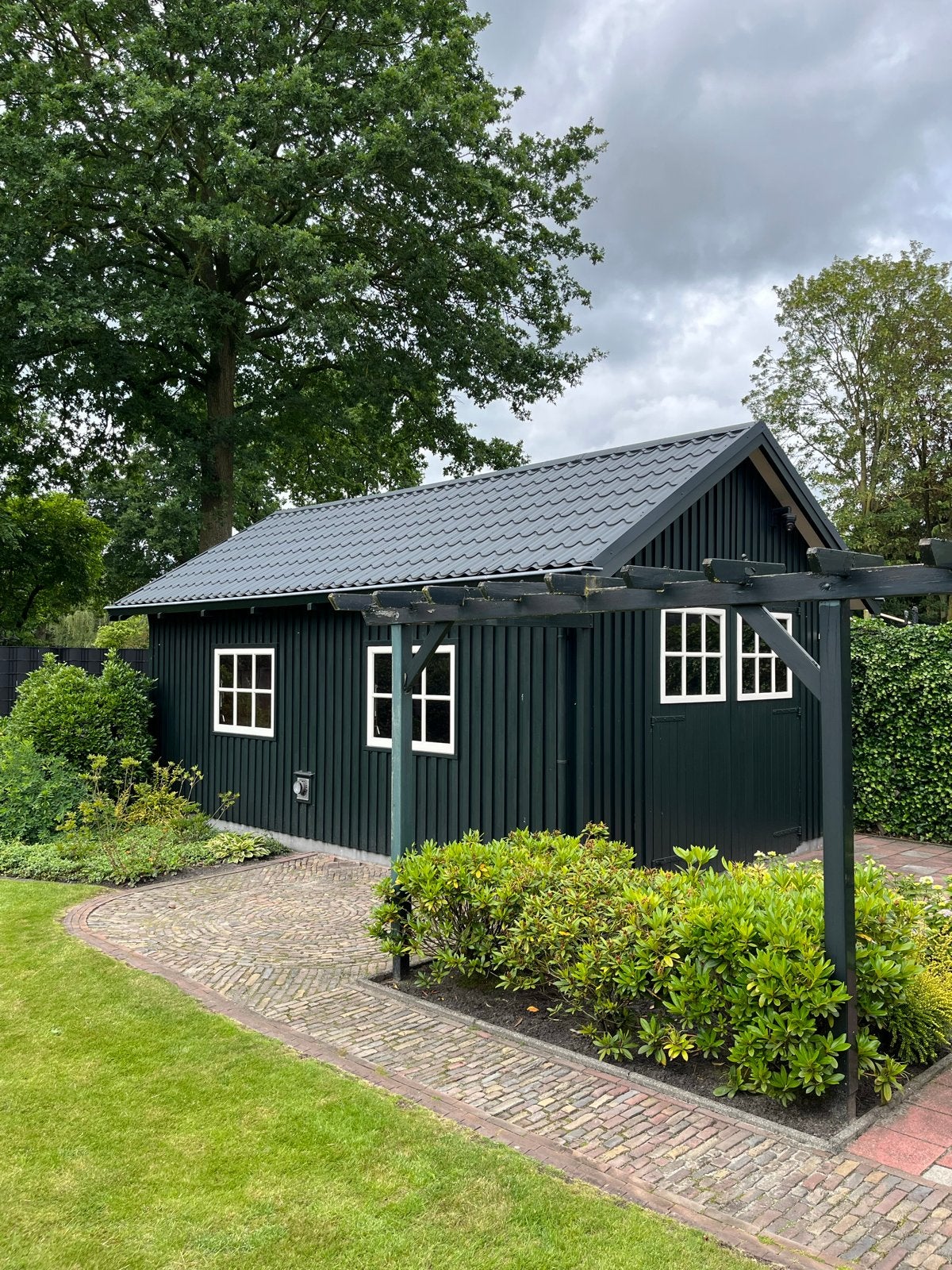 Ruime houten berging/schuur met zolder en dubbele deuren, Ophalen, Gebruikt, Hout, Overige typen
