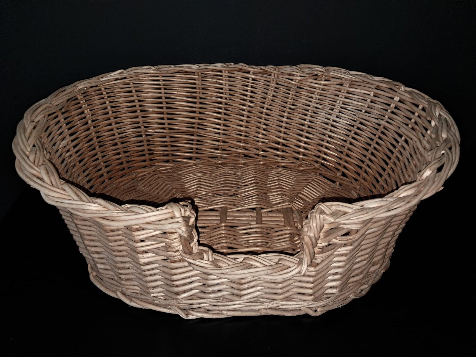 Rotan hondenmand 55 x 40 x17, Dieren en Toebehoren, Ophalen of Verzenden, Zo goed als nieuw, Hondenmand