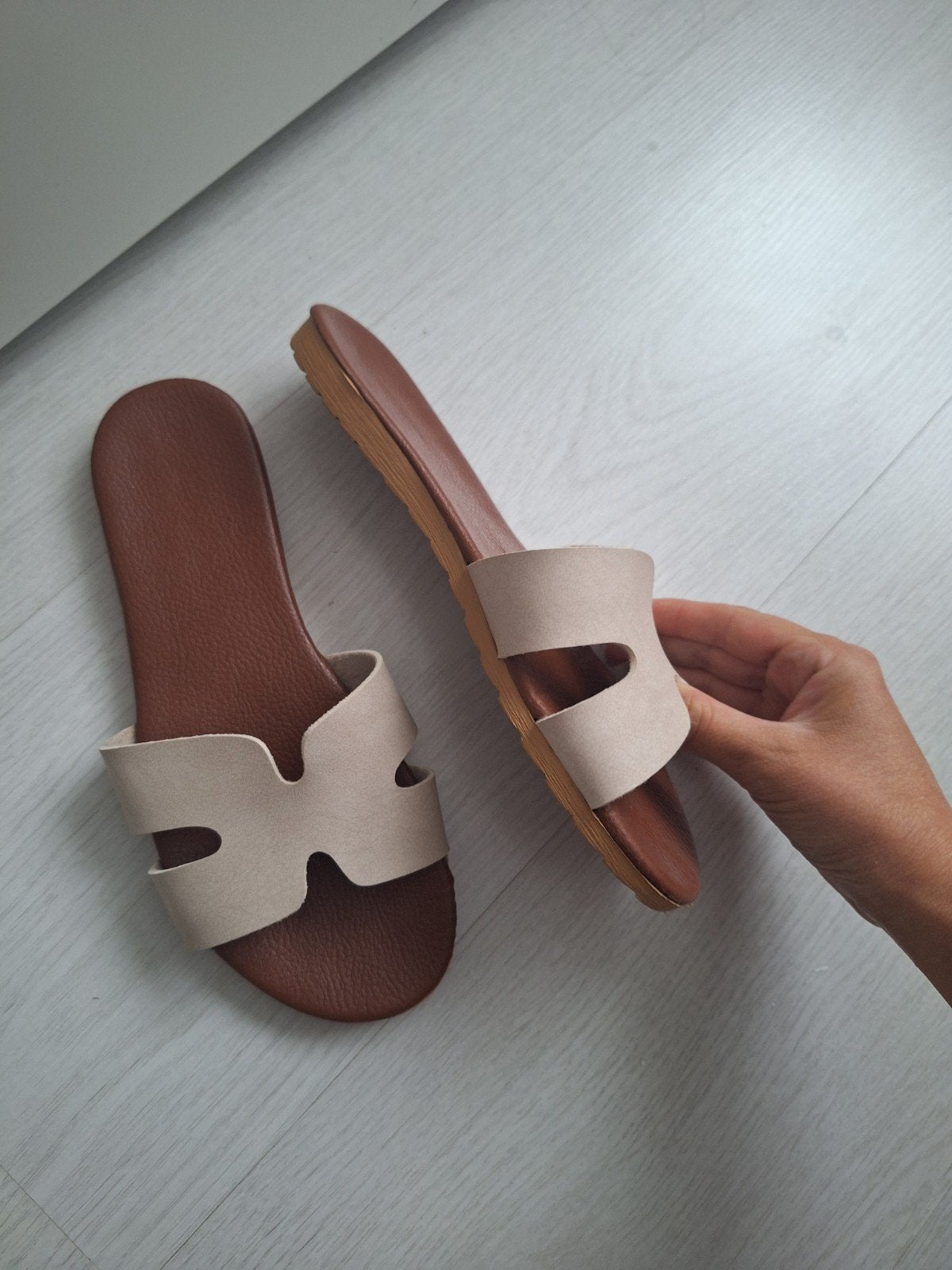 Ecru witte slippers met H band maat 37, Slippers, Verzenden, Wit, Zo goed als nieuw