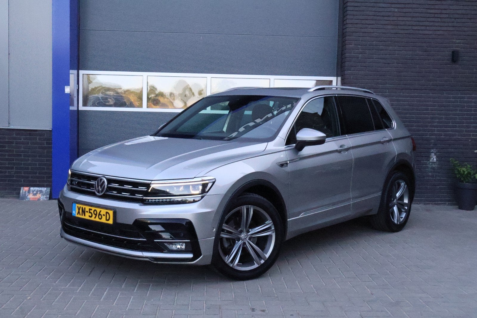 Volkswagen Tiguan 1.5 TSI R-line ACC I Pano I Apple Carplay, Auto's, Euro 6, 4 cilinders, 150 pk, Alcantara