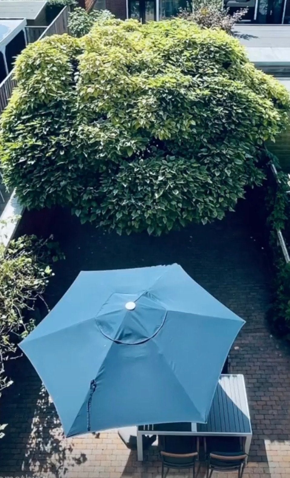 IKEA HÖGÖN Parasol - Donkerblauw, 270 cm, Tuin en Terras, Ophalen, Zo goed als nieuw, 2 tot 3 meter, Stokparasol