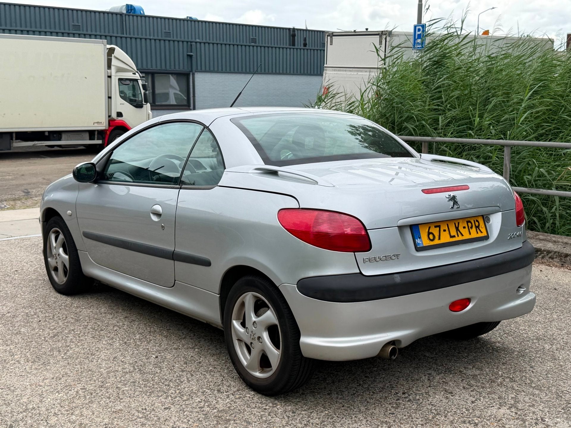 Peugeot 206 CC 1.6-16V Cabrio Airco! 95.000 KM NAP! 1 jaar A, Auto's, Voorwielaandrijving, Elektrische ramen, Gebruikt, 4 cilinders