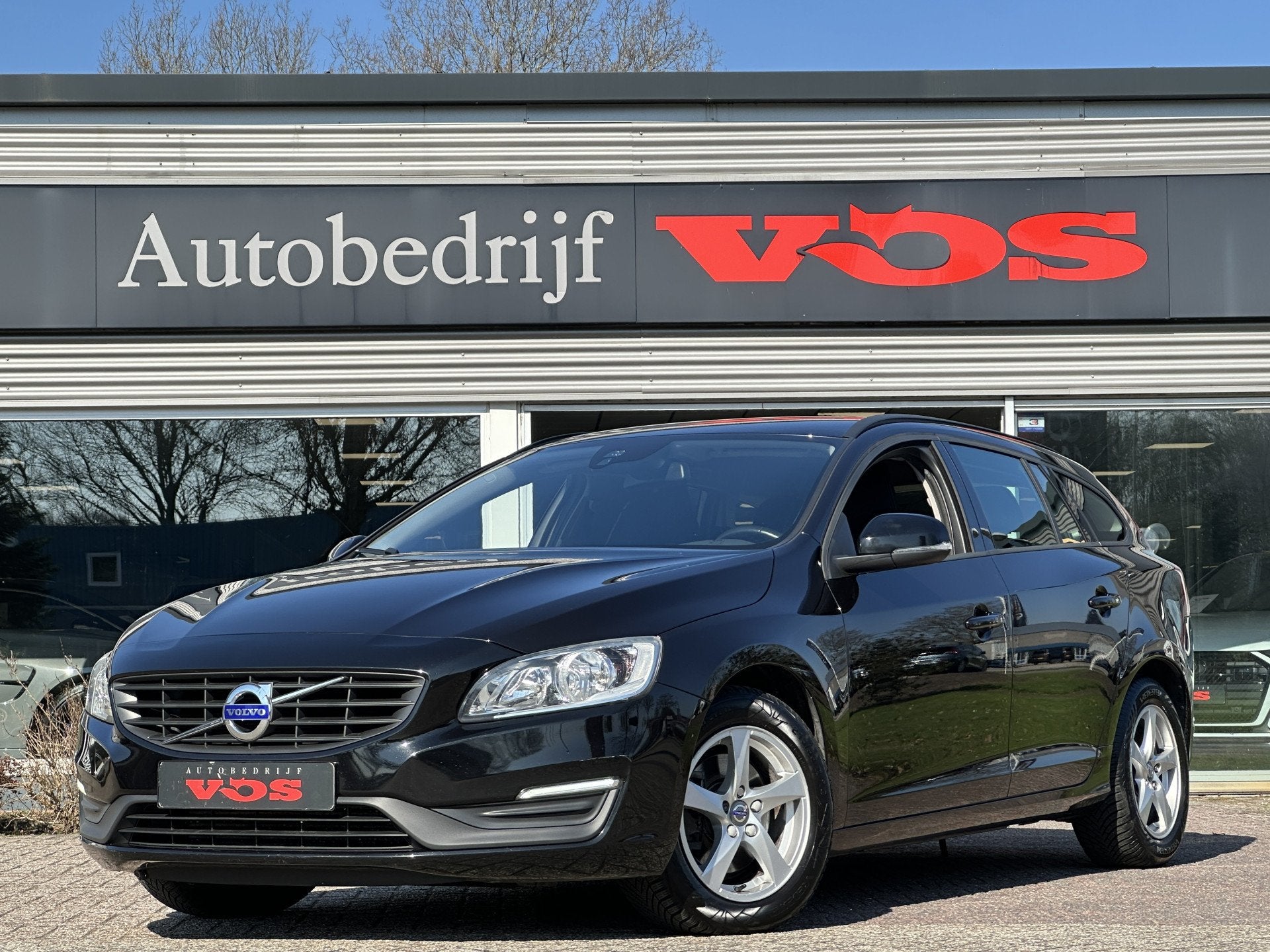 Volvo V60 2.0 D2 Automaat | Navi | Cruise | Trekhaak | BTW, Auto's, Stof, Gebruikt, 4 cilinders, 1969 cc