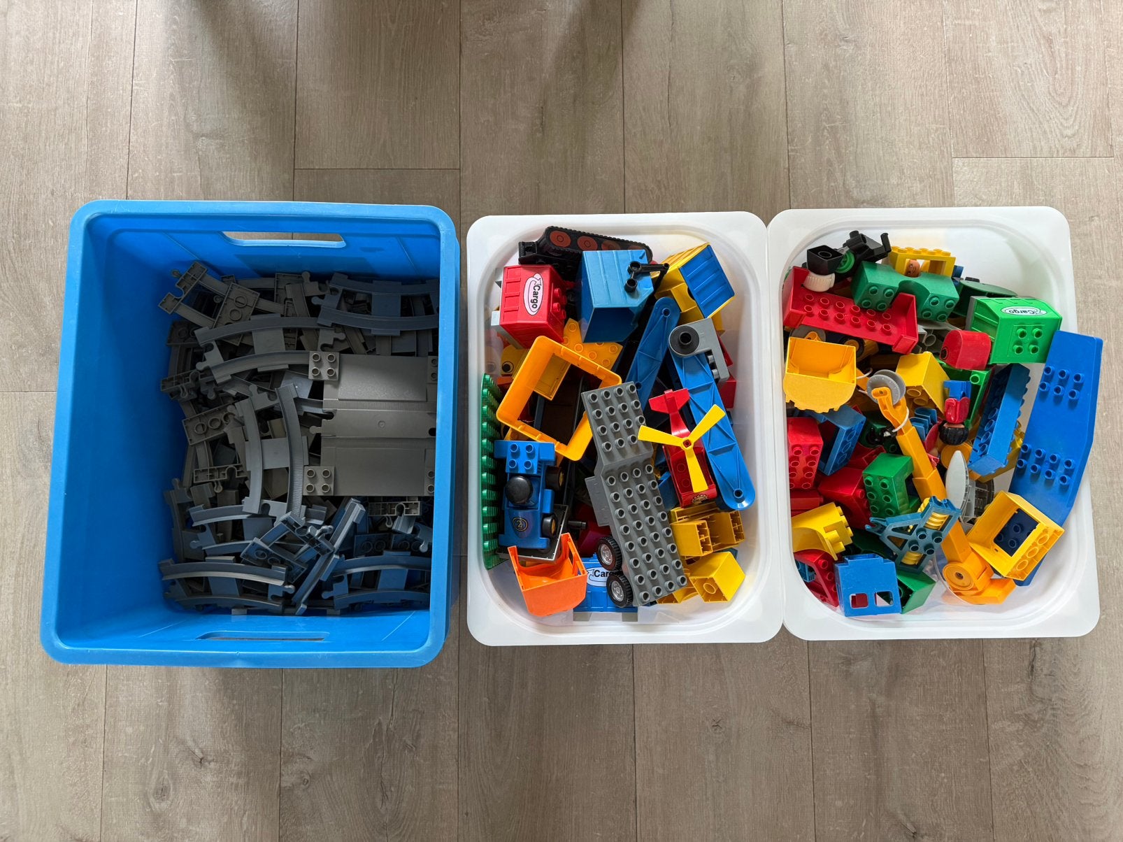 2 bakken DUPLO + 1 bak DUPLO treinrails, Kinderen en Baby's, Ophalen, Zo goed als nieuw