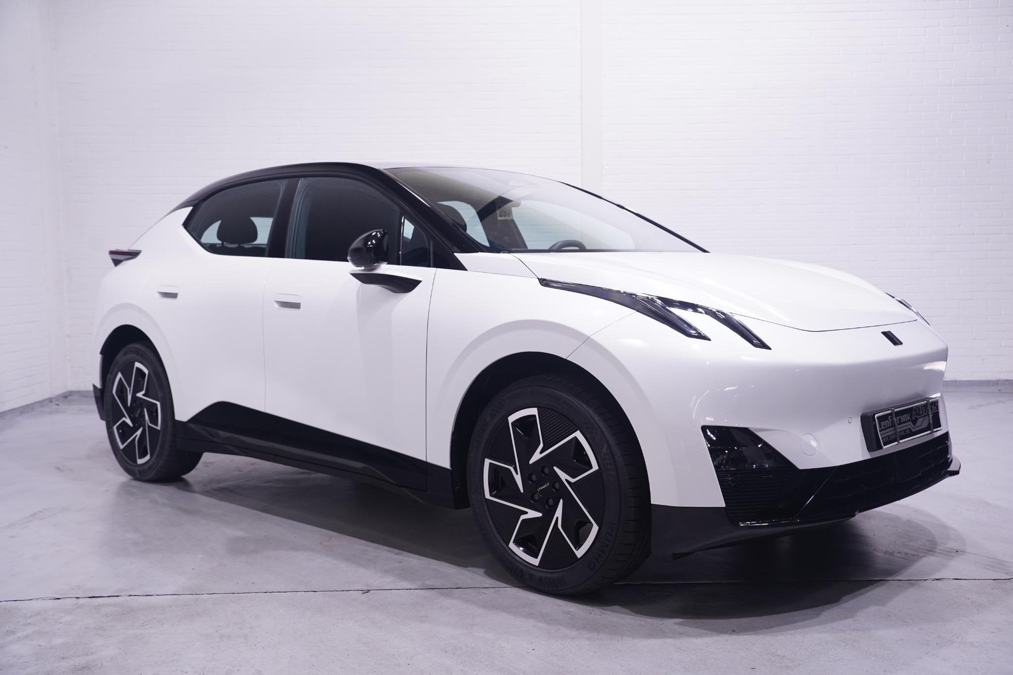 Lynk & Co 02 Core 66 kWh SOH 99% Apple Carplay Panoramadak A, Automaat, Gebruikt, 1795 kg, Wit