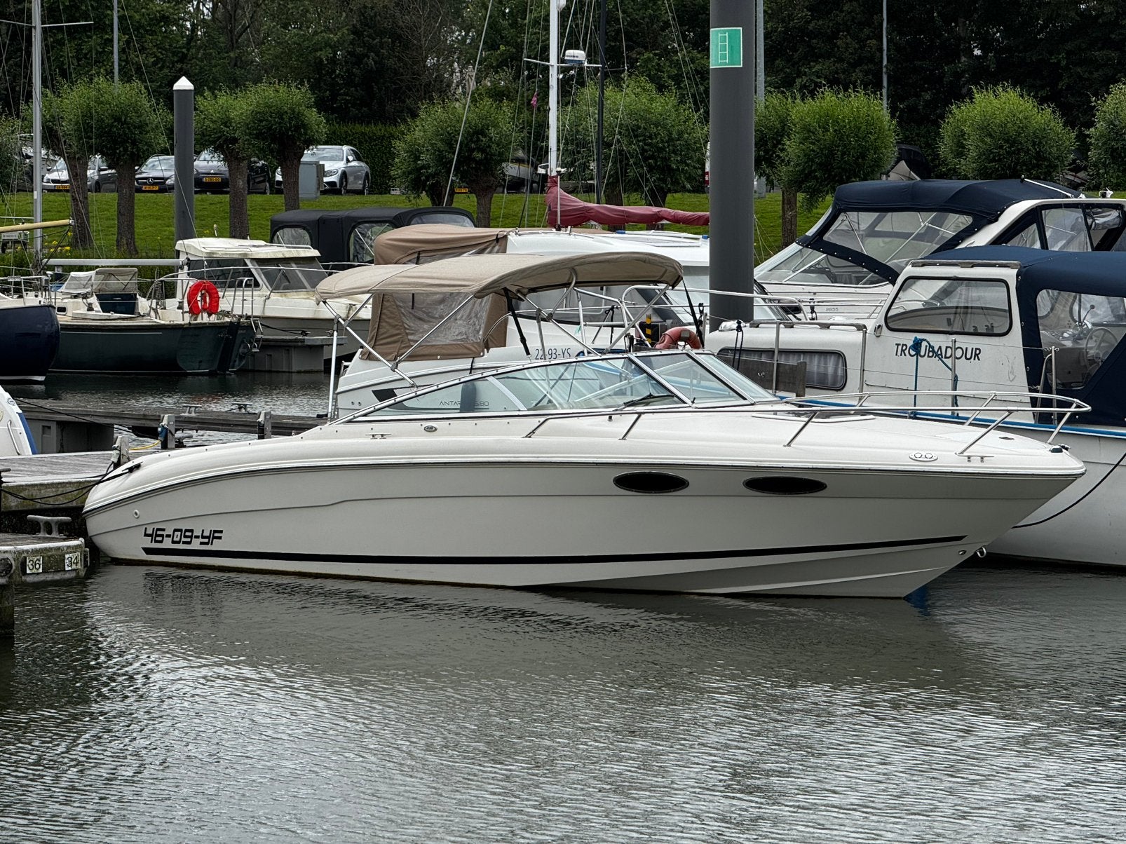 Sea Ray 230 OV signature 5.7 v8 bj 2000, Watersport en Boten, Speedboten, Gebruikt, Sea Ray, Benzine, 200 pk of meer, Binnenboordmotor