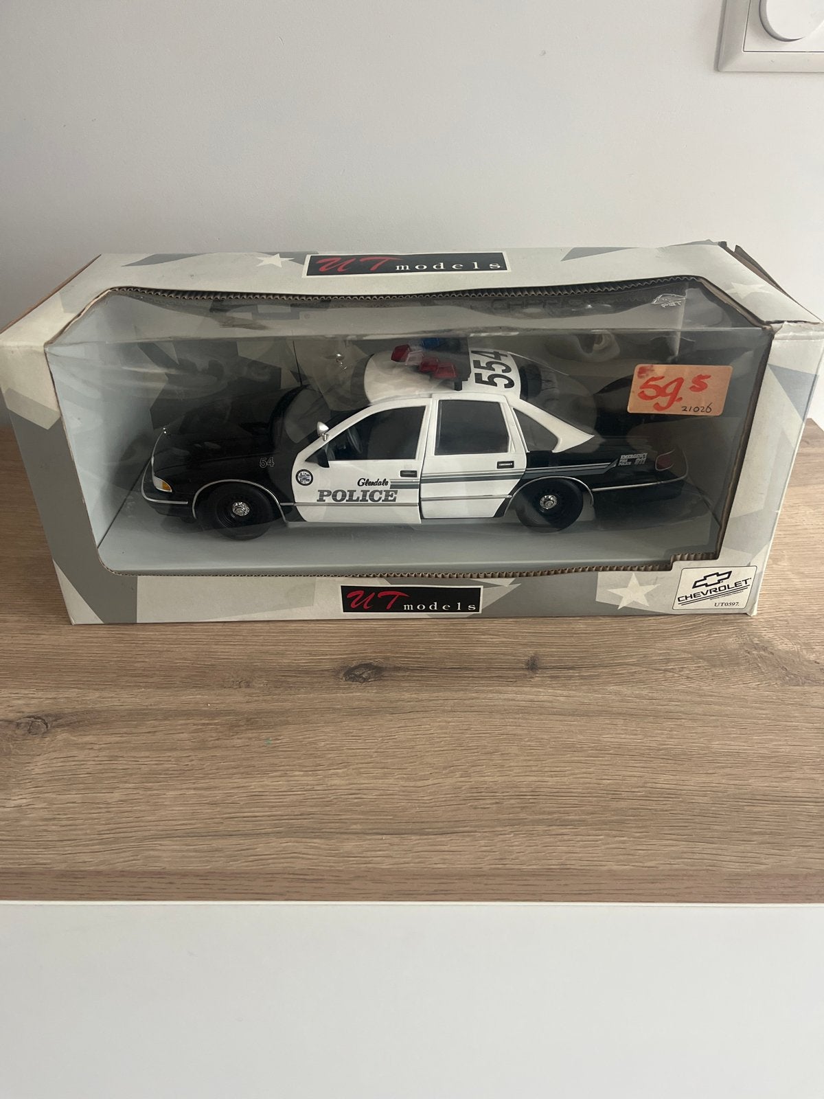 UT Models Chevrolet Police auto - Nieuw in geopende doos, Hobby en Vrije tijd, Ophalen of Verzenden, Nieuw, Auto, UT Models