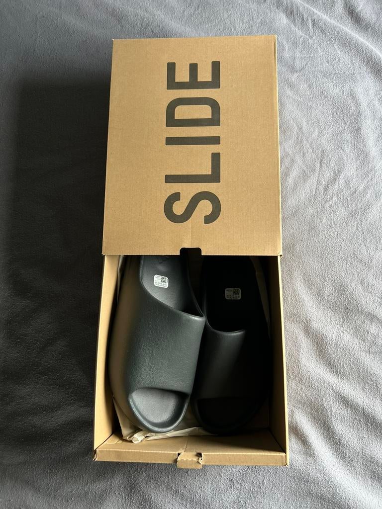 Yeezy slides onyx, Slippers, Zwart, Nieuw, Ophalen of Verzenden