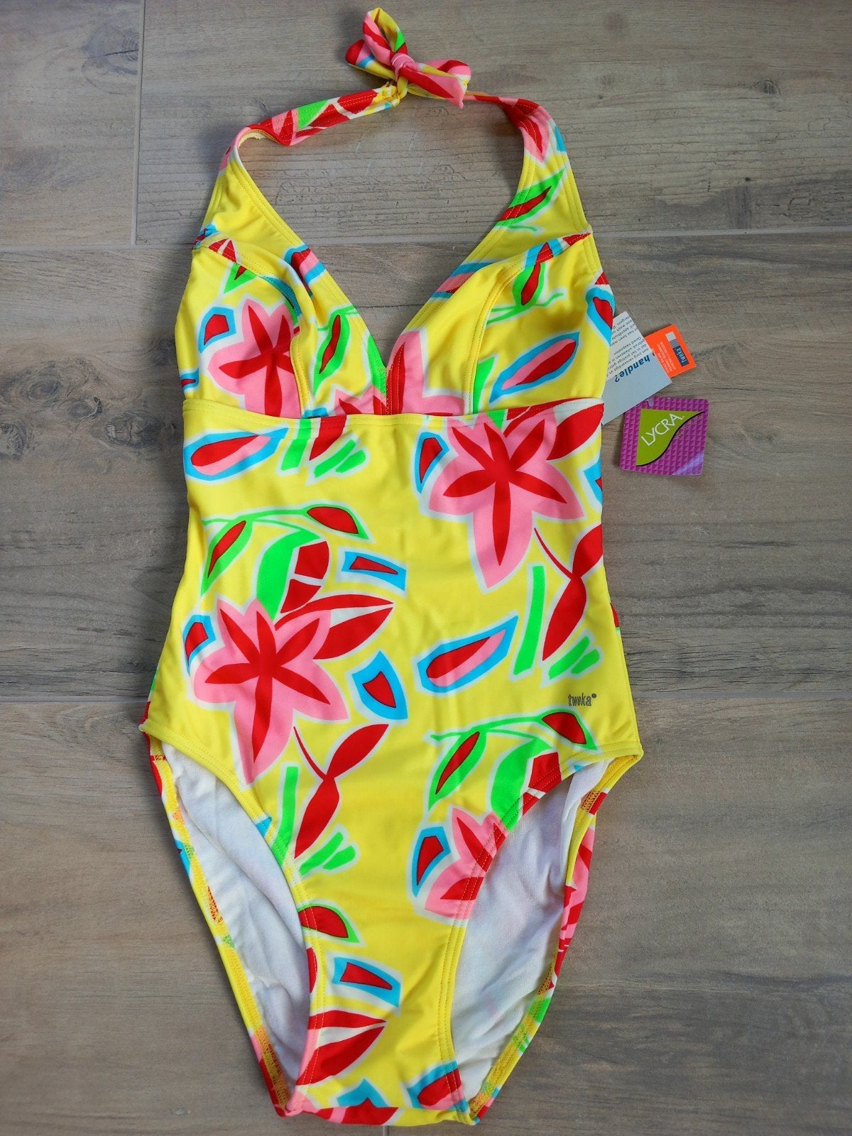 Tweka Halter Badpak. Nieuw. Maat 38., Meerkleurig, Nieuw, Badpak, Ophalen of Verzenden