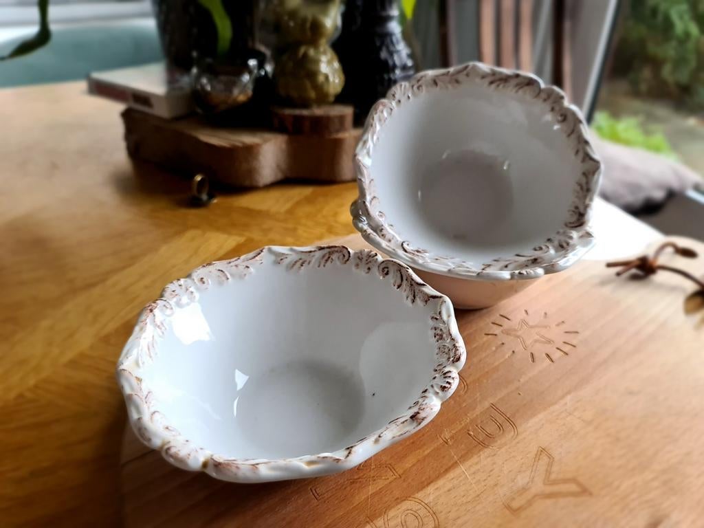 Landelijke brocante ronde kommetjes keramiek Schaaltjes, Ophalen of Verzenden, Zo goed als nieuw, Kom(men), Overige stijlen
