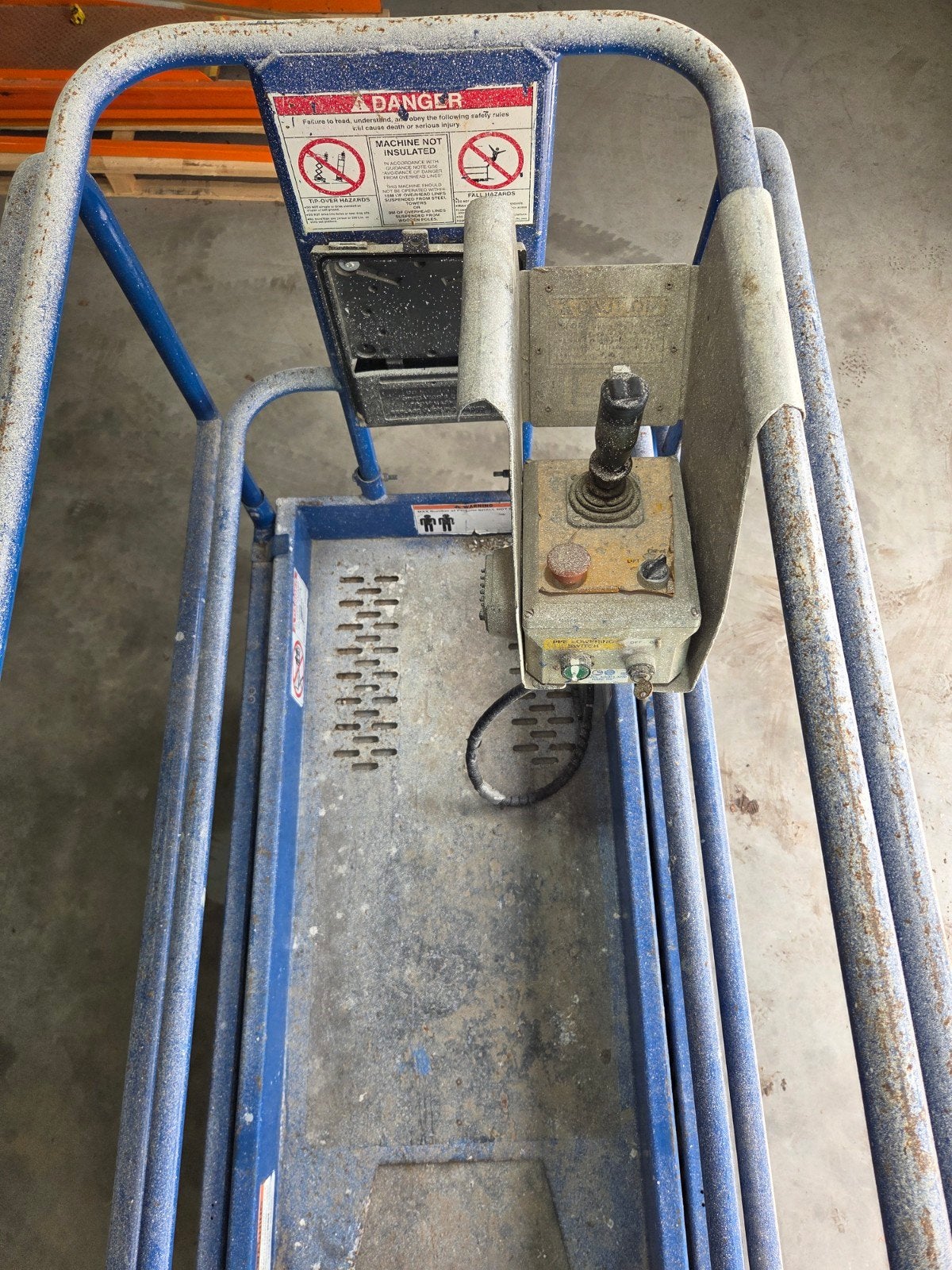 Schaarhoogwerker 8 meter Upright
goed werkend, Ophalen