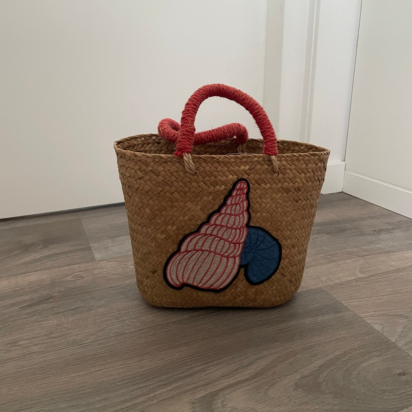 Leuk rieten tasje met schelp applicatie, Ophalen of Verzenden, Gebruikt, Bruin, Handtas