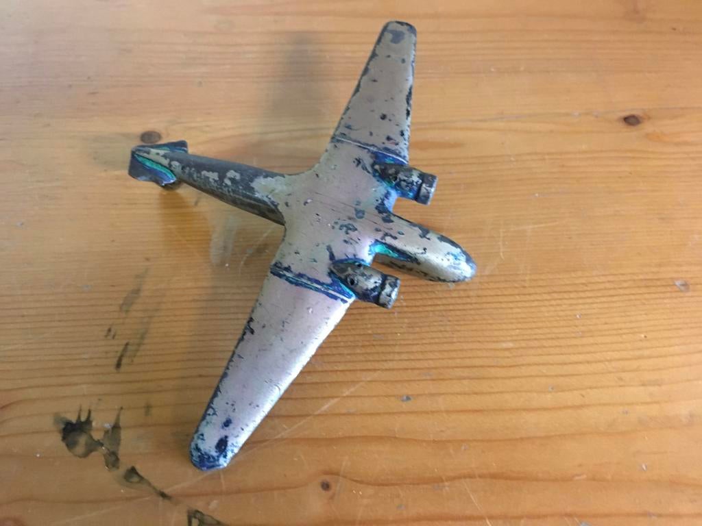 Bodemvondst KLM vliegtuigje van tin/lood, Gebruikt, P, P, P