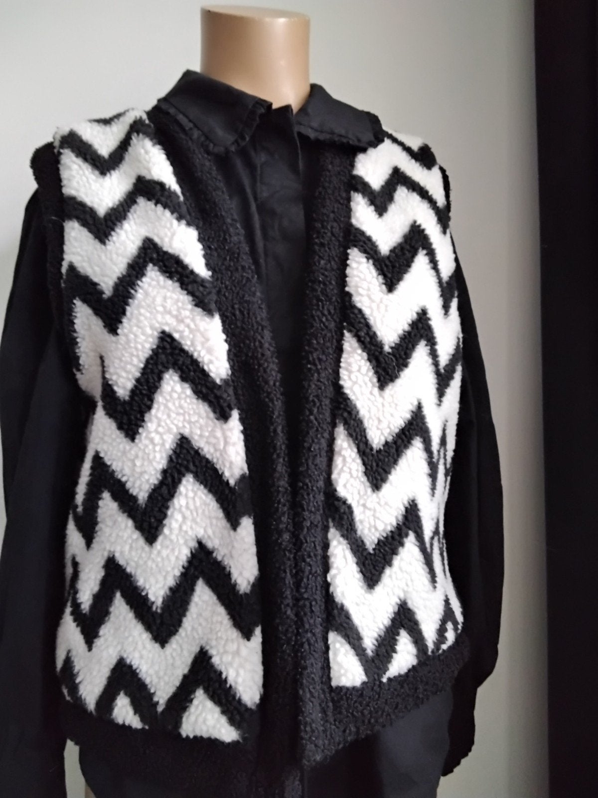 Nukus Zwart-Wit Zigzag Sherpa Vest Maat M, Maat 38/40 (M), Zwart, Ophalen of Verzenden, Zo goed als nieuw