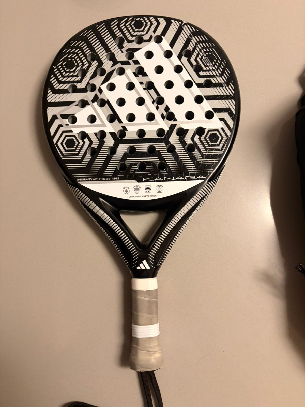 Adidas Kanaga Exo Soft padel racket – nette staat, Sport en Fitness, Ophalen of Verzenden, Gebruikt, Padelracket