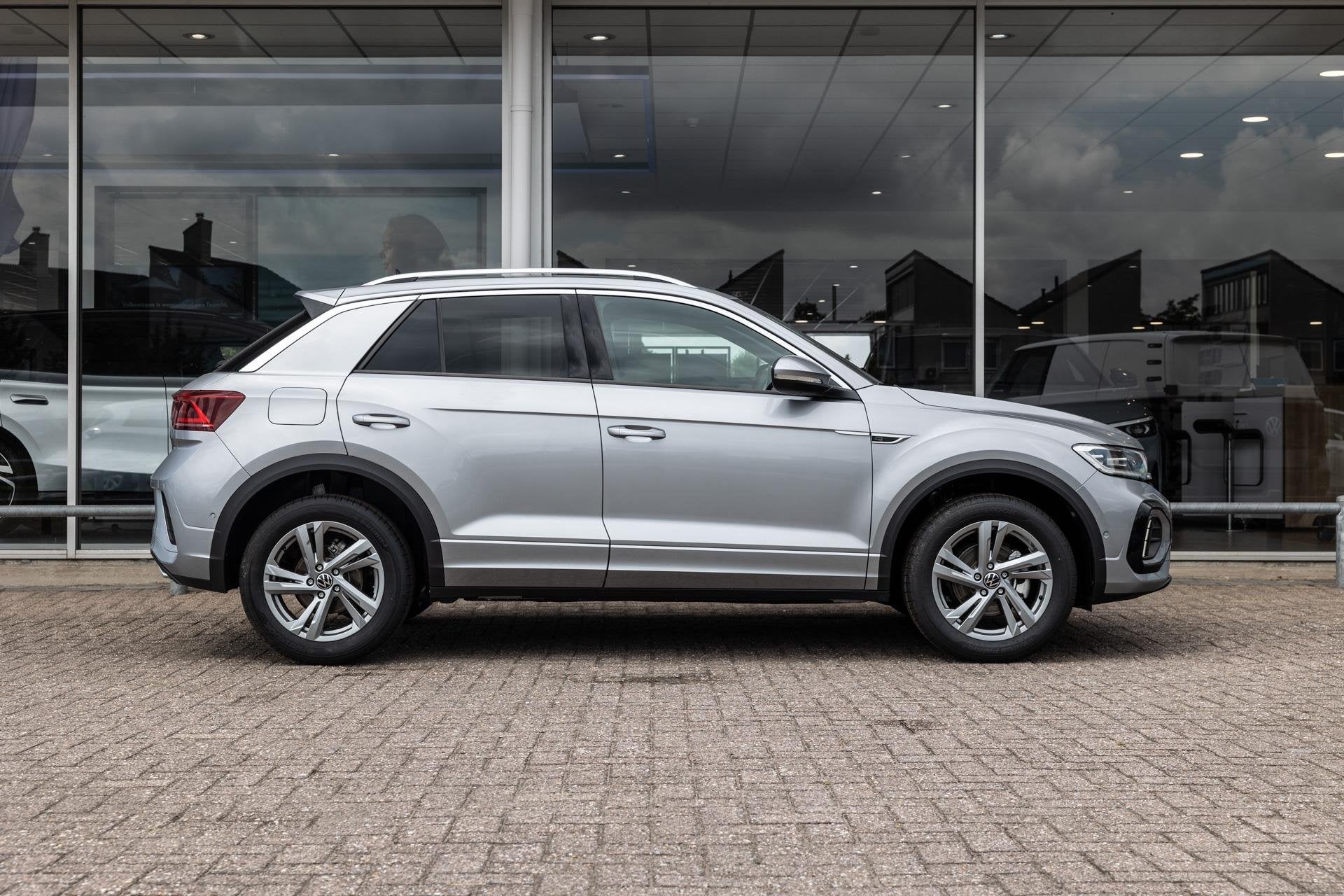 Volkswagen T-Roc 1.5 TSI 150pk DSG R-Line Edition | Winter P, Auto's, Volkswagen, 12 maanden, 1498 cc, 4 cilinders, Origineel Nederlands